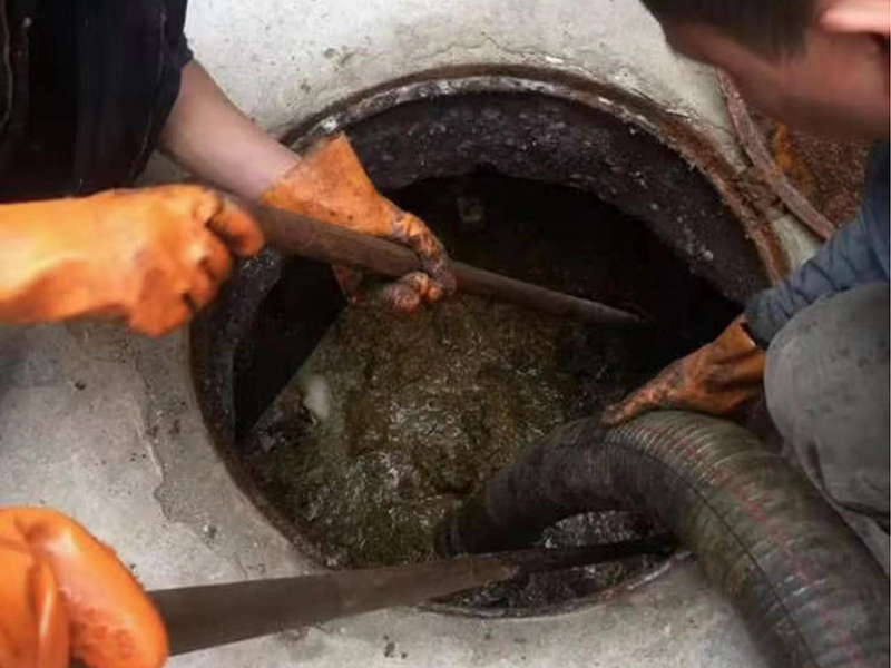 珲春清理化粪池时如何避免沼气的危害?